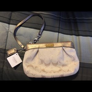 💥NEW ITEM💥 Coach wristlet NWT